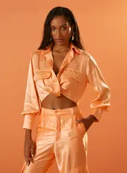 Blusa Cropped Acetinada