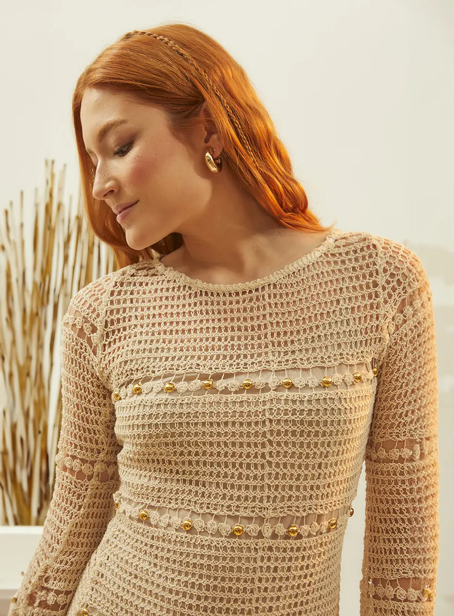 Vestido Curto Com Bordado Manual Bege Souisy