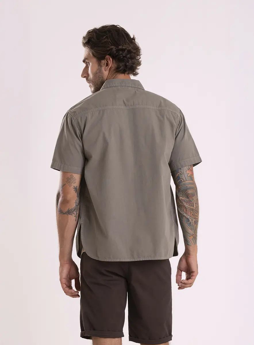 Camisa Tinturada Com Bolsos Manga Curta Bege Essencia Lcecci