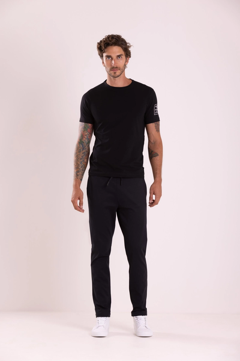 T-shirt Regular Slim Preto Lcecci