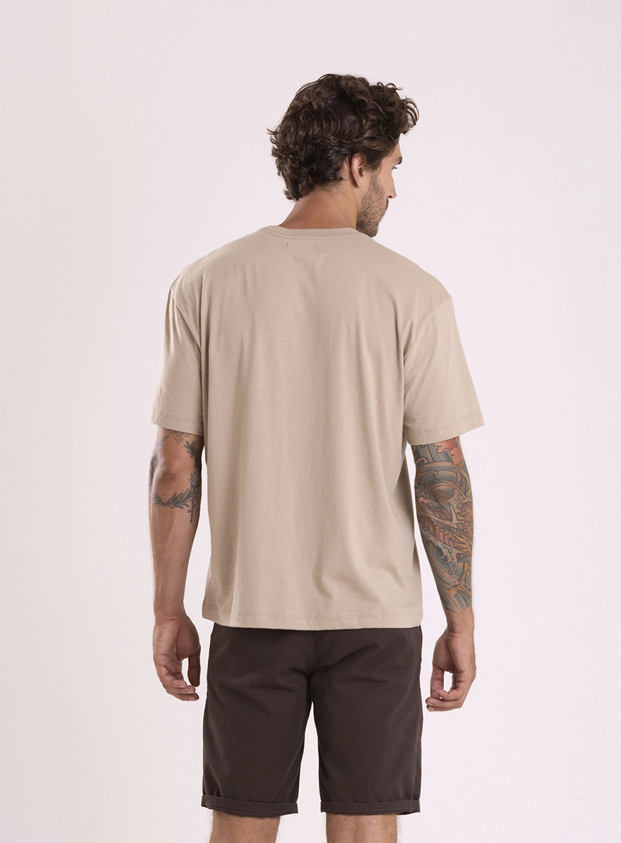 T-shirt Over Estampa Lateral Bege Essencia Lcecci