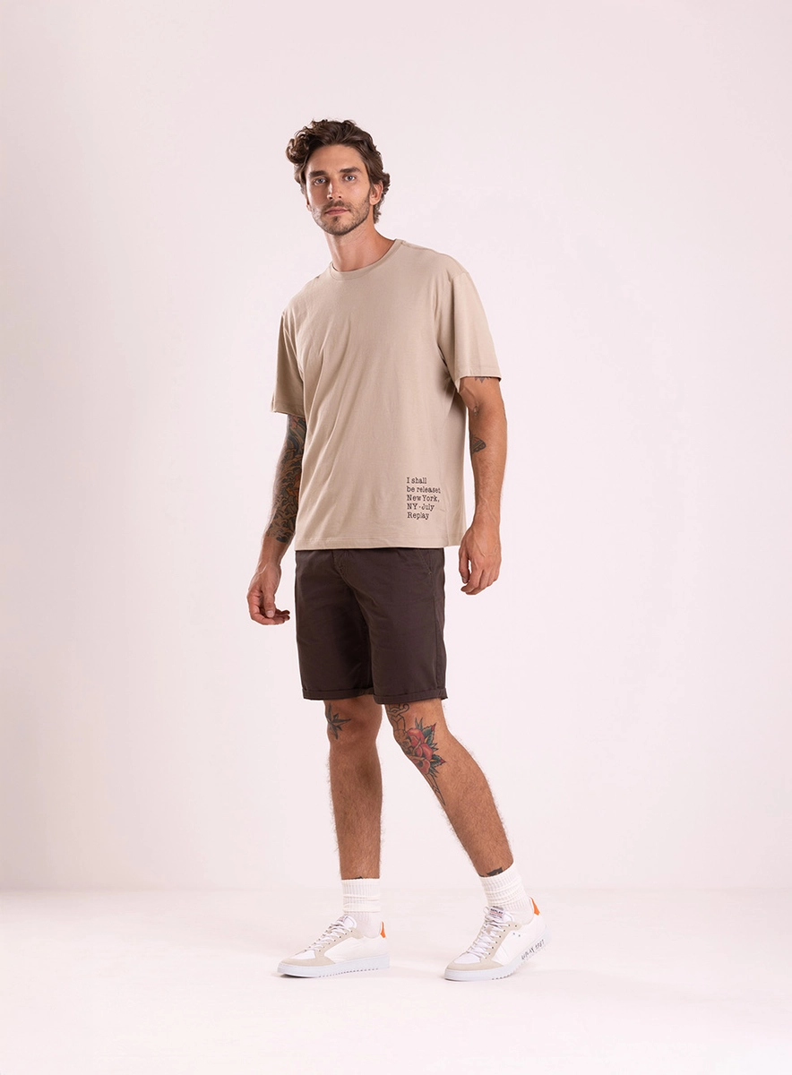 T-shirt Over Estampa Lateral Bege Essencia Lcecci