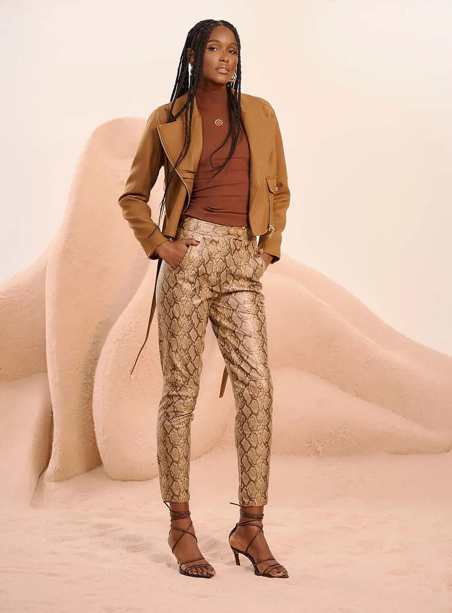Calça Justa Estampada E Acabamento Acetinado Estampados Souisy