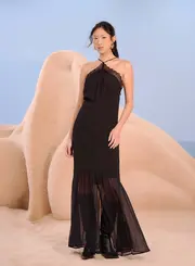 Vestido Com Tule E Renda No Decote
