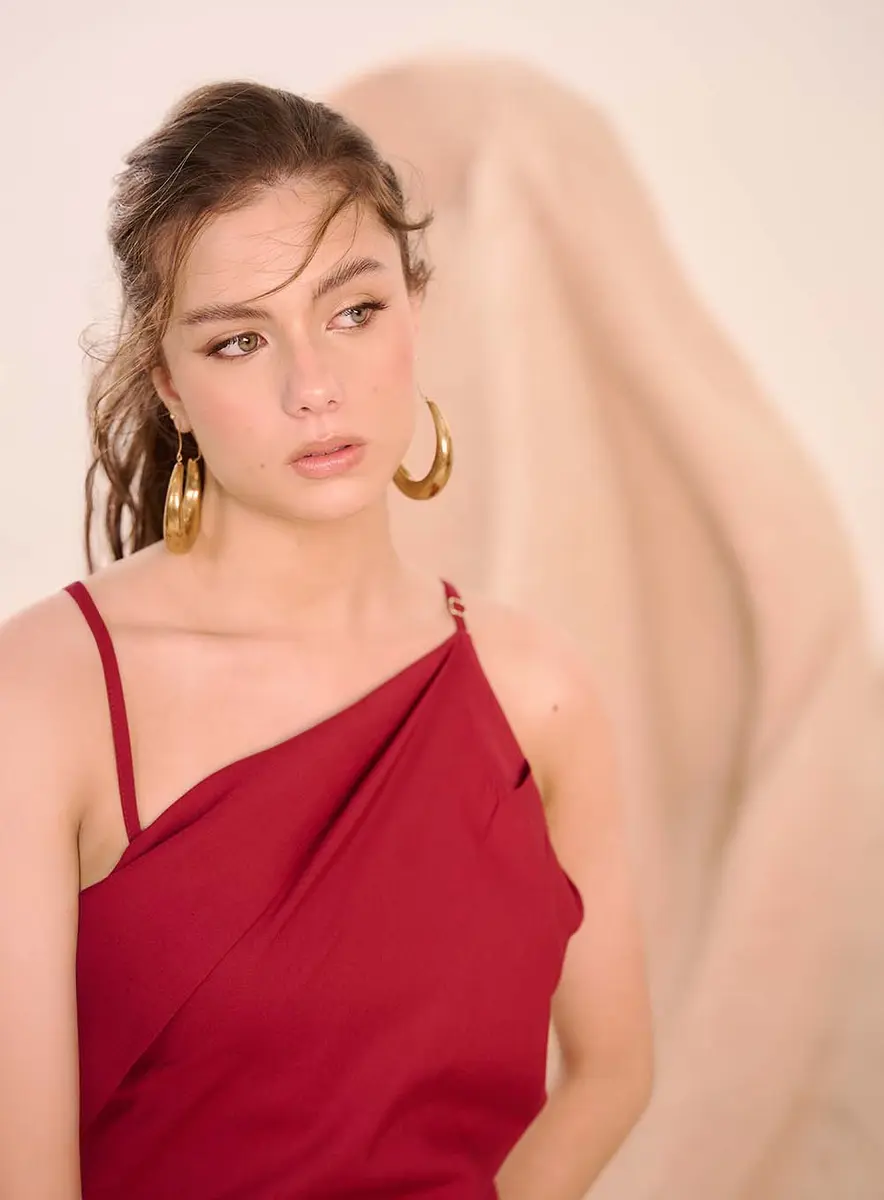 Vestido Midi Assimétrico Com Toque De Fenda Vermelho Souisy