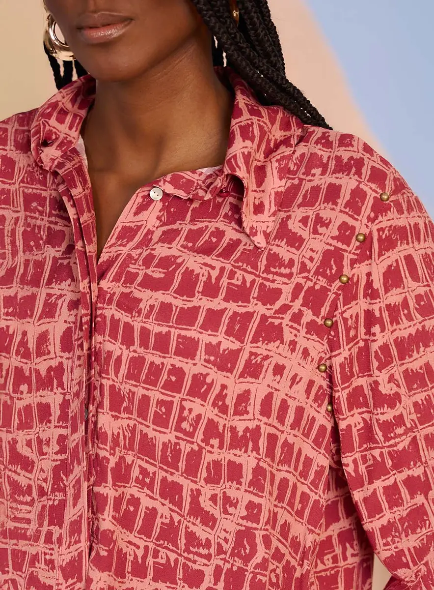 Camisa Reta Estampada Com Detalhes Metálicos Estampados Souisy