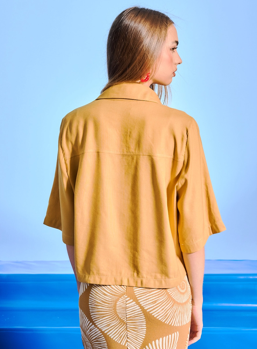 Camisa Feminina Alfaiataria Assimétrica Com Botões Bege Souisy