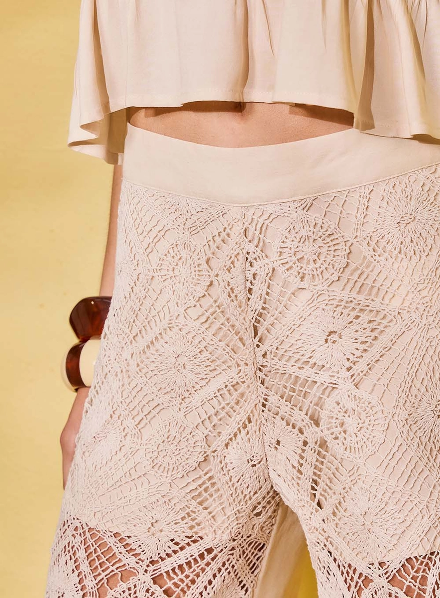 Calça Feminina Reta Com Detalhe Em Renda Bege Souisy