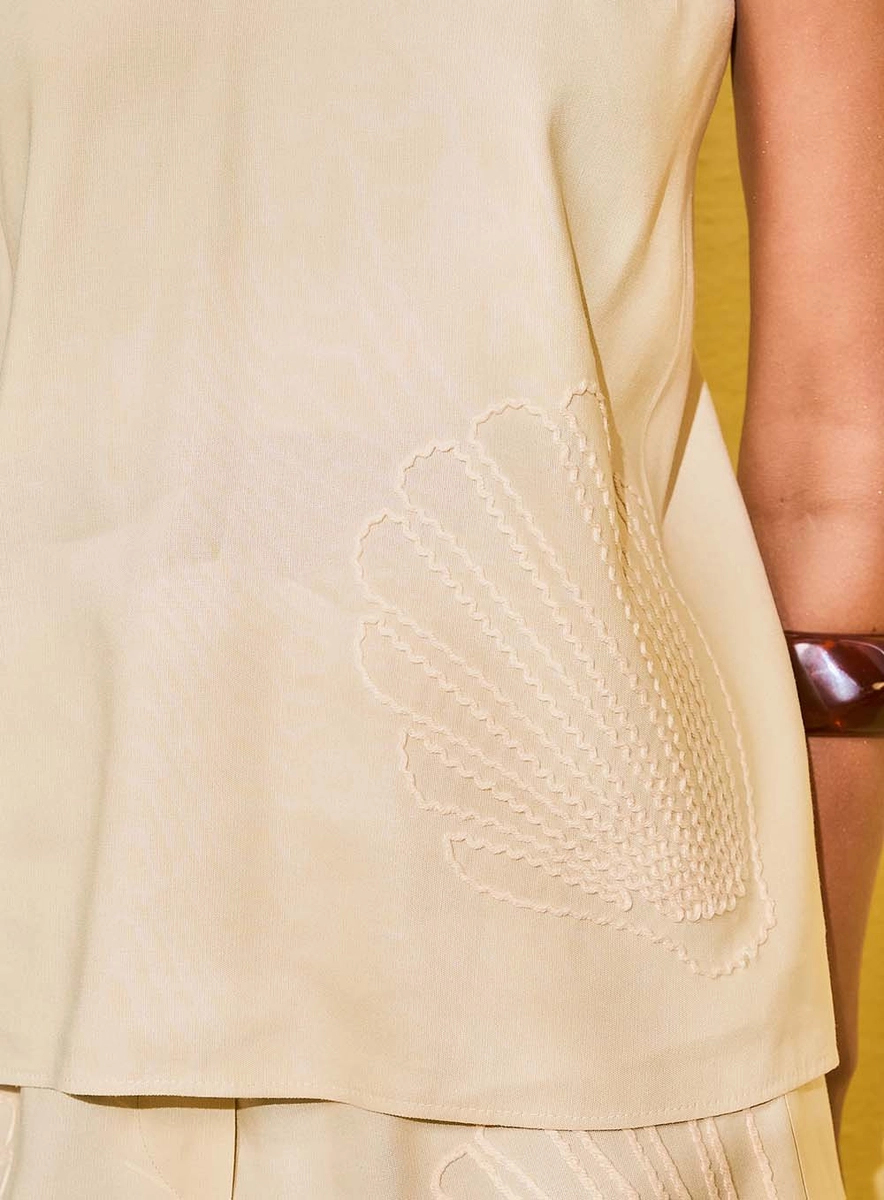 Blusa Frente Única E Costas Abertas Com Detalhes Bege Souisy