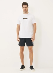 Camiseta Masculina Regular Com Detalhe Frontal
