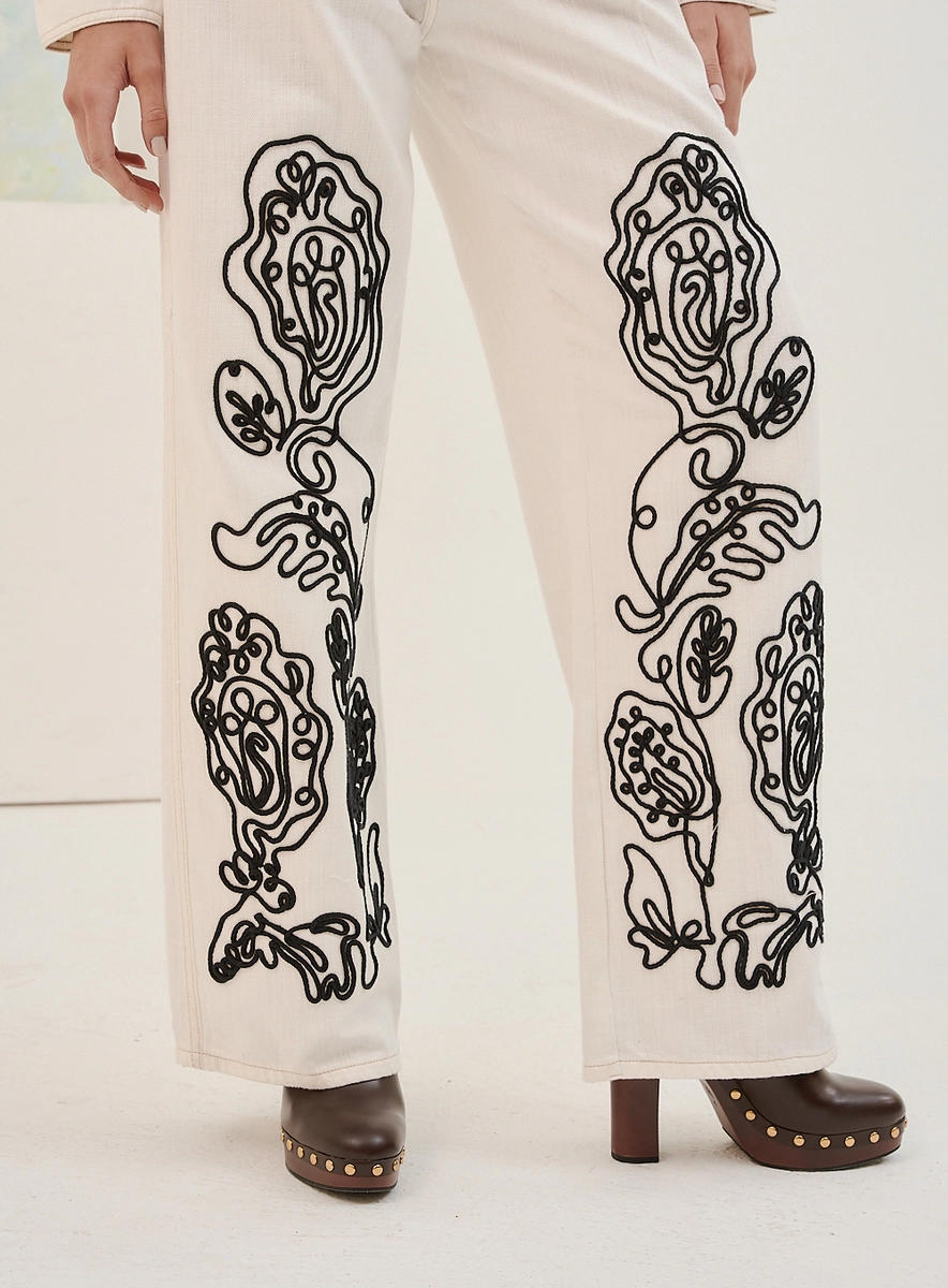 Calça Feminina Bordada Com Aplicações Florais Off Shell Souisy