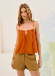 Blusa Curta Basic Comfort Com Decote Trançado Em U