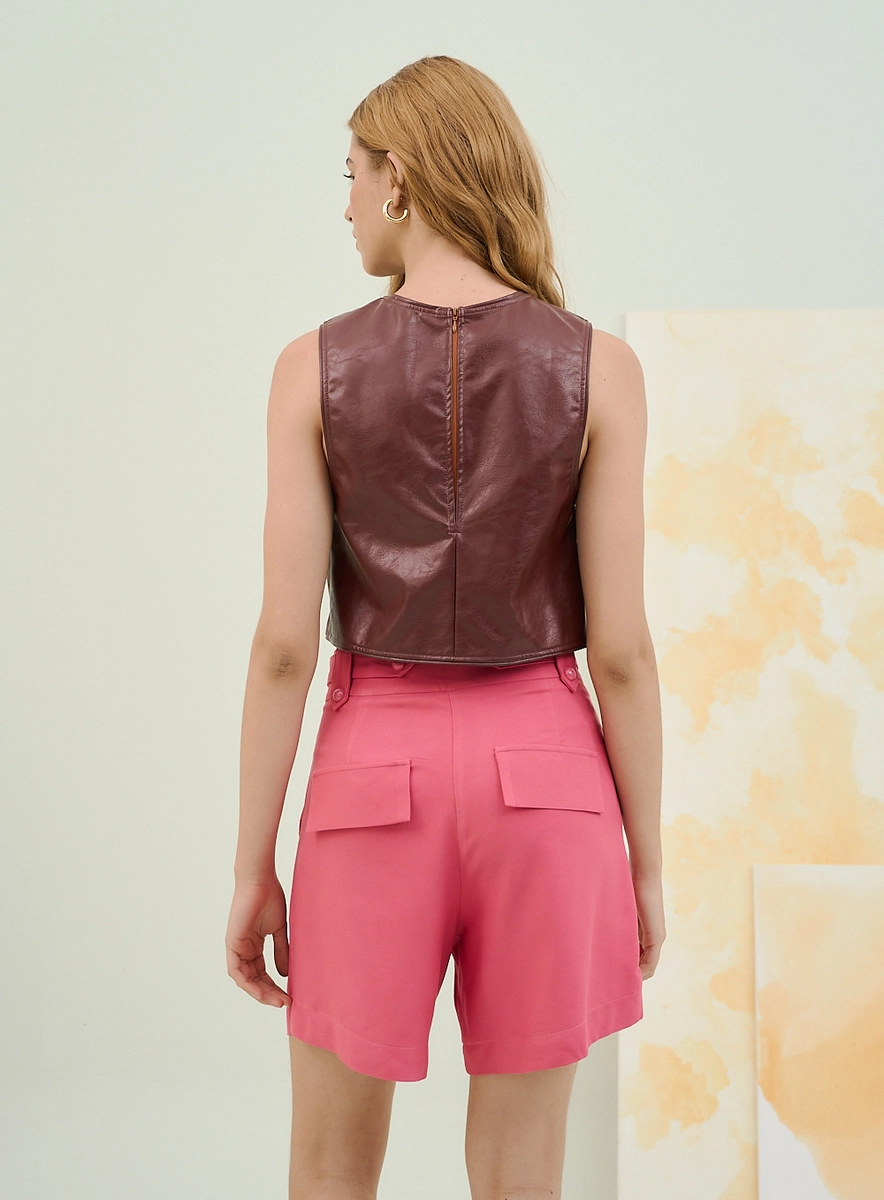 Blusa Cropped Em Pu Com Bordado Frontal Marrom Souisy
