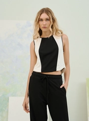 Blusa Bicolor Com Recortes Laterais Contrastantes