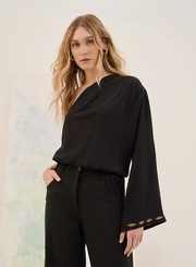 Blusa Basic Comfort Assimétrica Com Uma Manga Só
