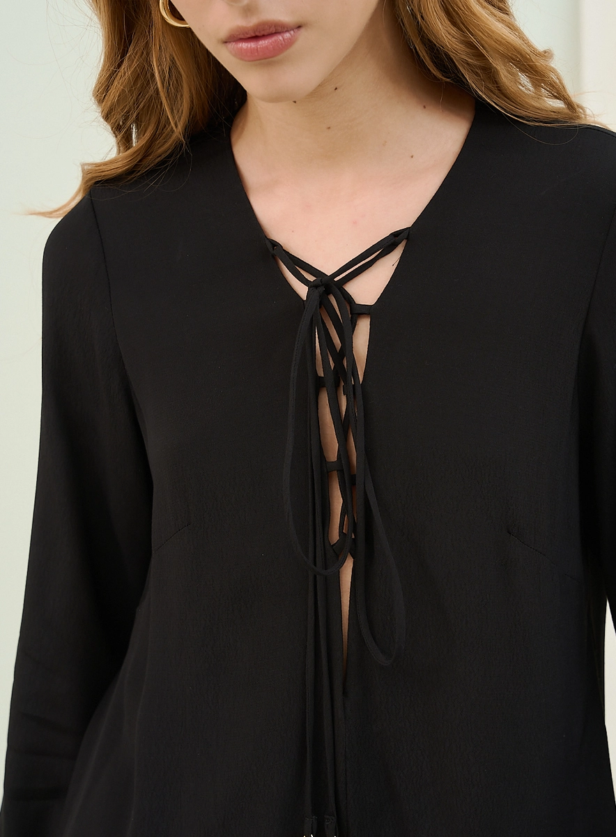 Vestido Curto Com Decote Profundo Trançado Preto Souisy