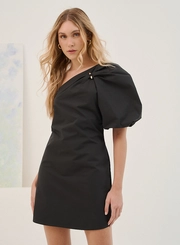 Vestido Curto Com Uma Manga Bufante