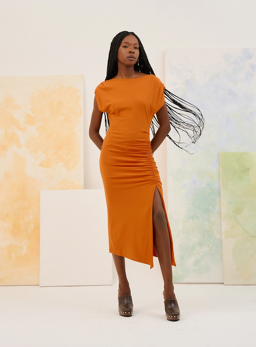 Vestido Midi Franzido Com Fenda Lateral Laranja Souisy
