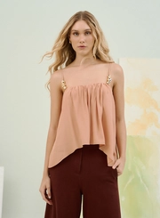 Blusa Franzida Com Aplicações Metálicas Nas Alças