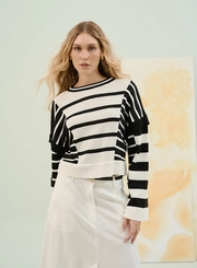 Blusa Tricô Listrada Com Mangas Longas