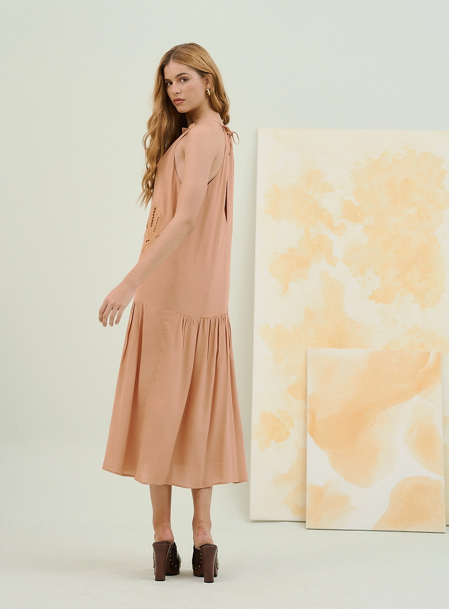Vestido Midi Com Bordado E Decote Halter Bege Souisy