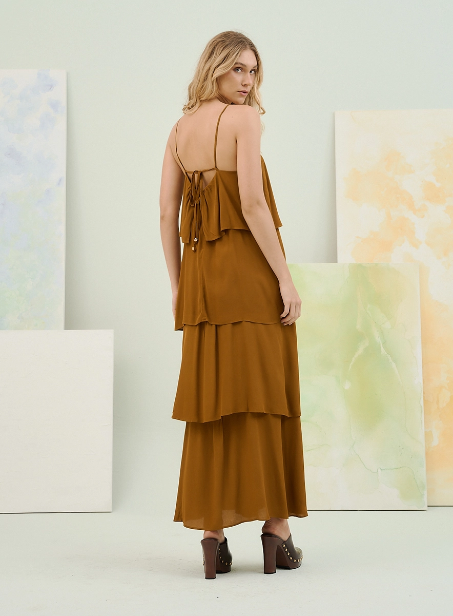 Vestido Longo Com Alça Fina E Aplique Metálico Marrom Souisy