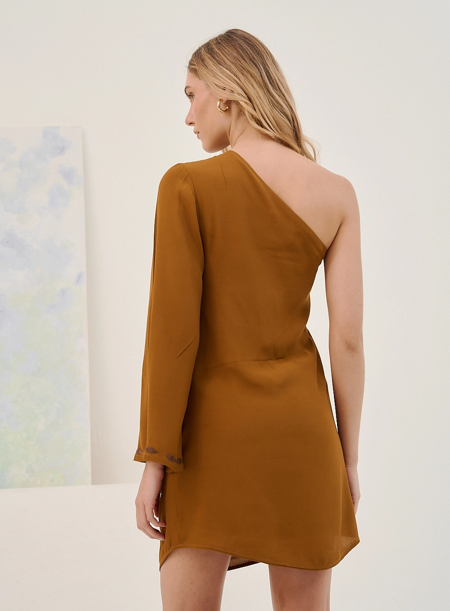 Vestido Curto Assimétrico Com Manga Única Marrom Souisy