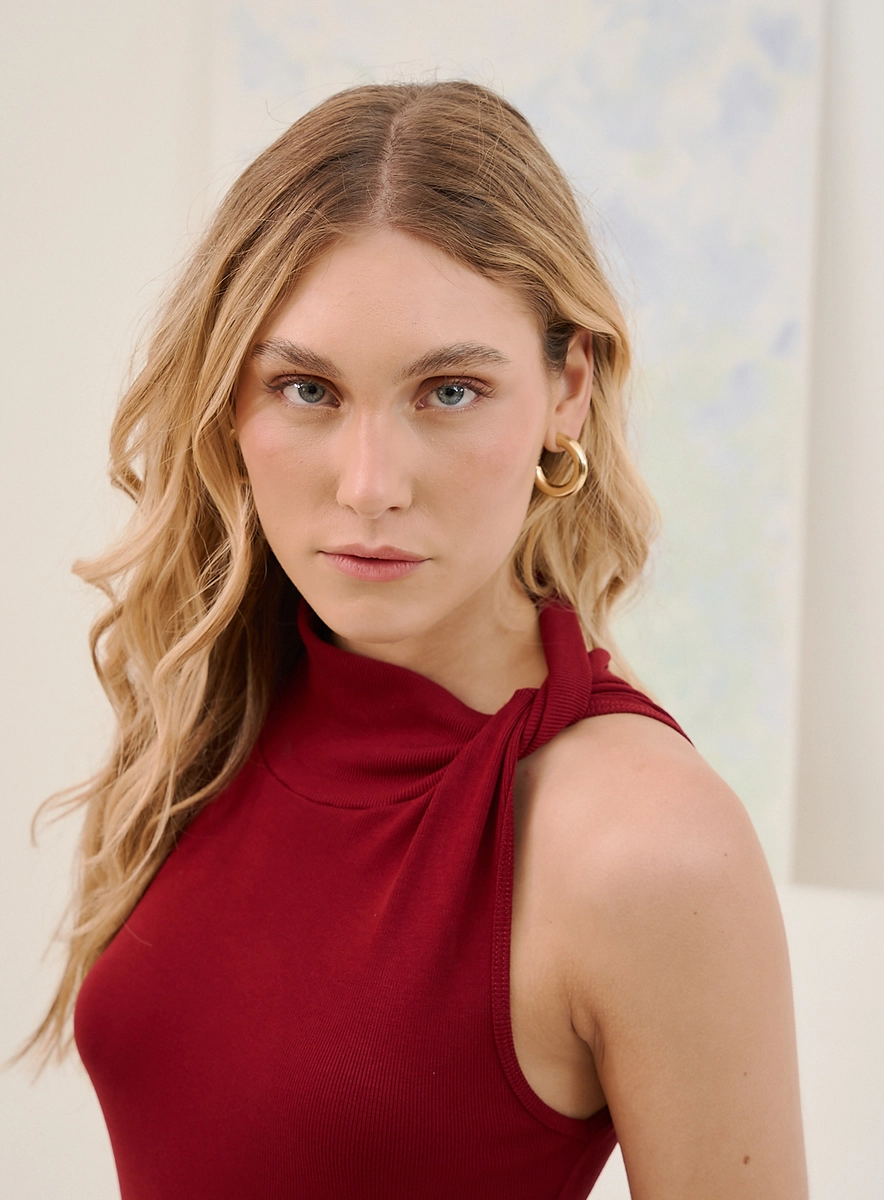 Vestido Midi Slim Com Gola Torcida Bordô Souisy