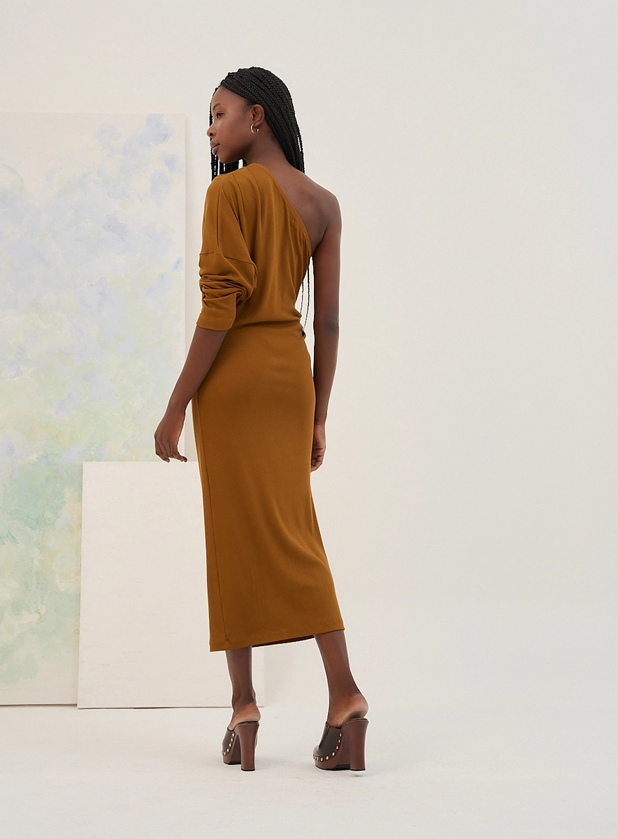 Vestido Midi One Shoulder Com Manga Única Marrom Souisy