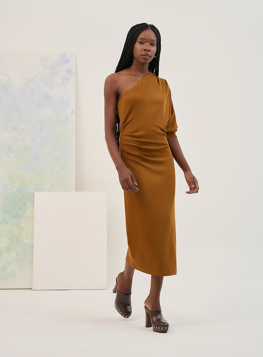 Vestido Midi One Shoulder Com Manga Única Marrom Souisy