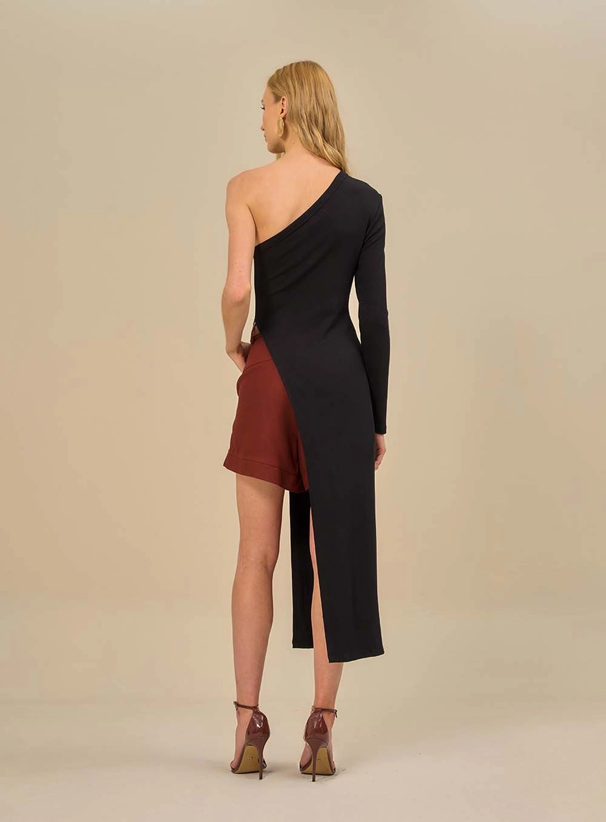 Blusa Feminina Assimétrica Com Recorte Preto Souisy