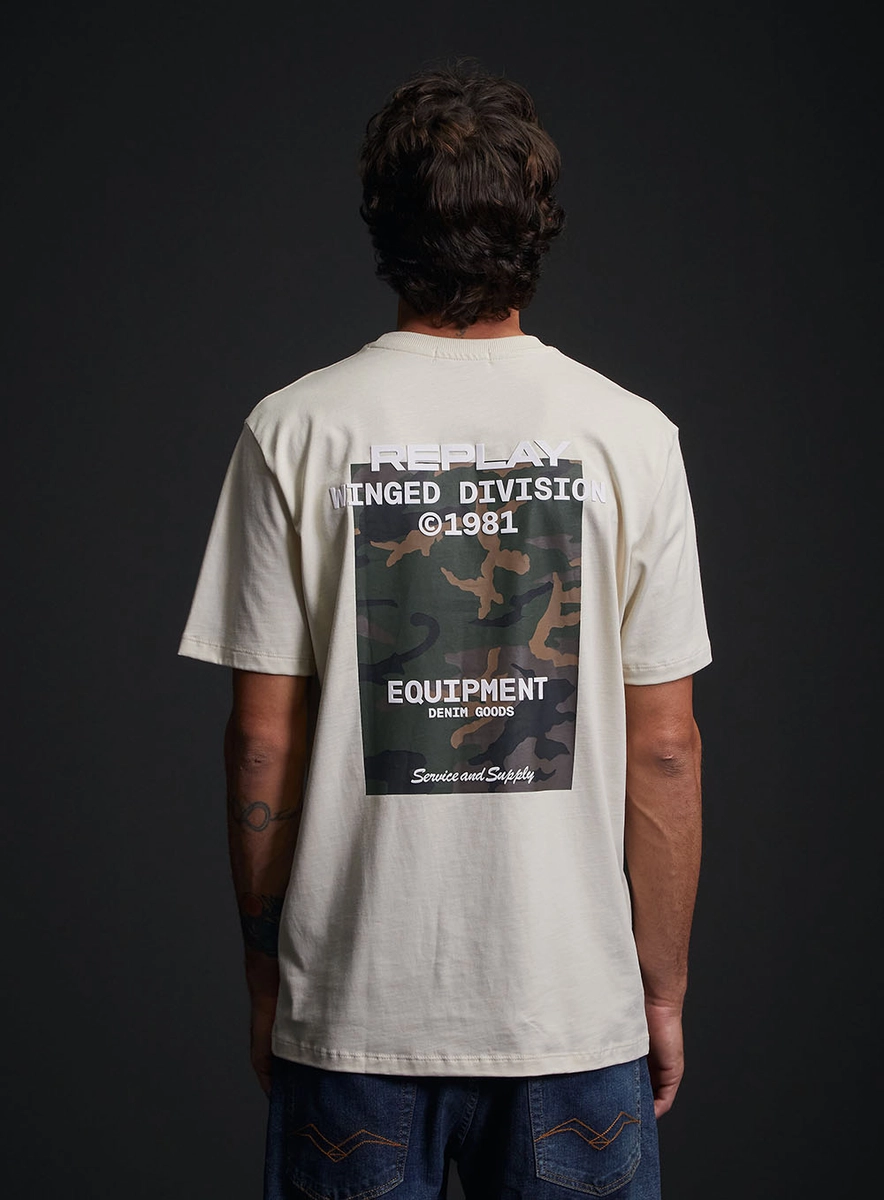 Camiseta Regular Com Detalhe Camuflado Nas Costas Bege Italian Lcecci