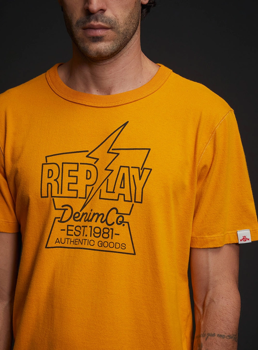 Camiseta Regular Com Est. 1981 Retro Amarelo Lcecci