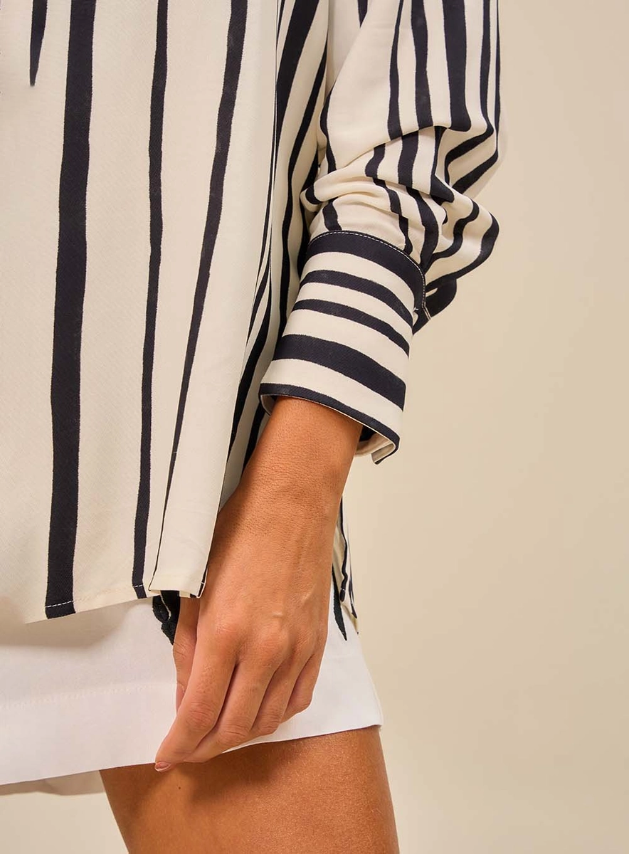 Camisa Feminina Estampada Em Listras Estampados Souisy