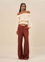 Calça Wide Leg Com Cinto De Placas Metálicas
