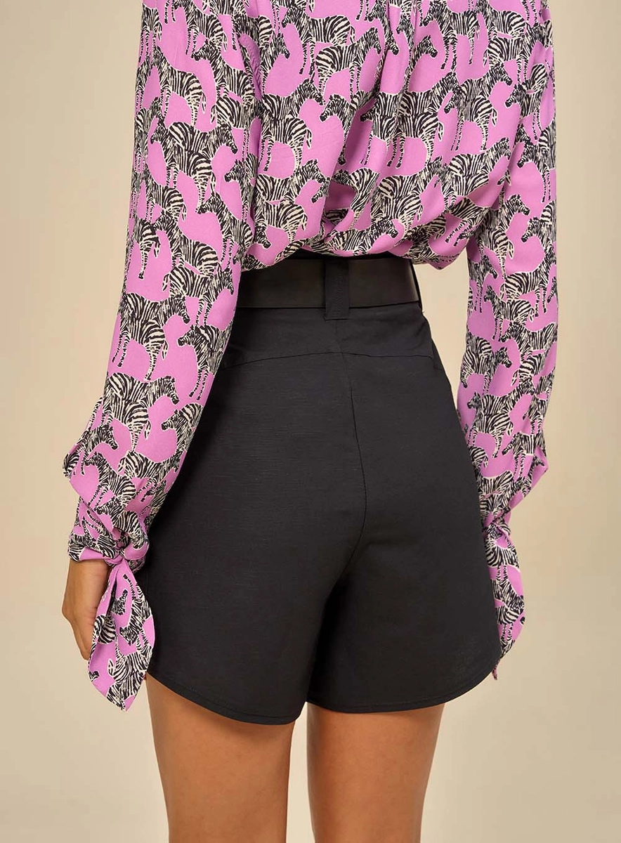 Short De Alfaiataria Com Pregas E Cinto Largo Preto Souisy