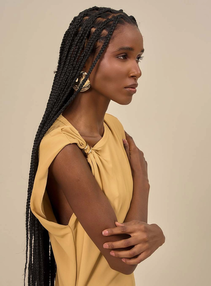 Vestido Longo Com Torção No Ombro Bege Souisy
