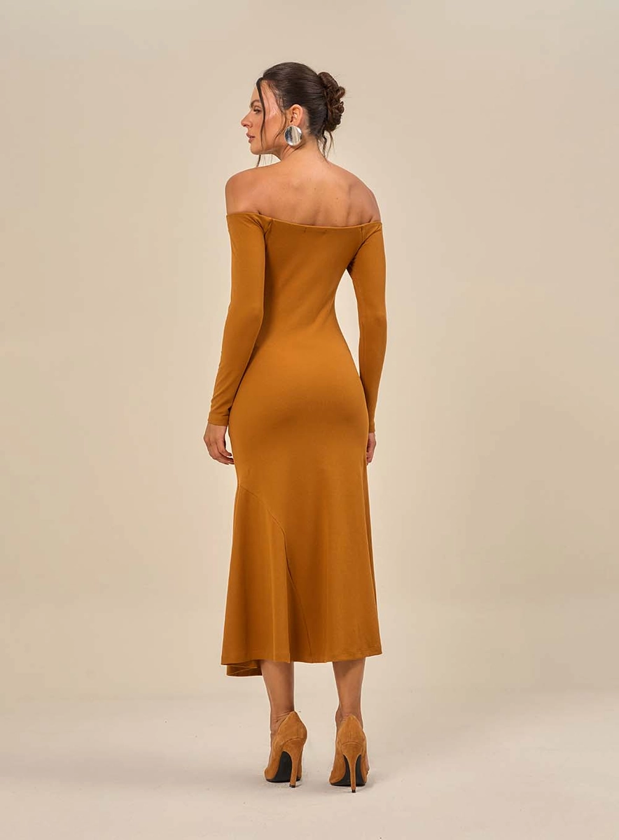 Vestido Midi Ombro A Ombro Com Mangas Longas Marrom Souisy