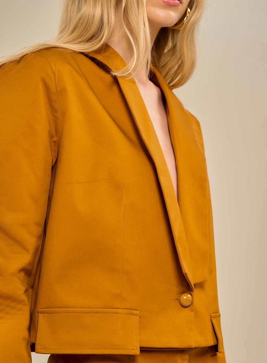 Blazer Curto De Alfaiataria Com Lapela Ampla Marrom Souisy