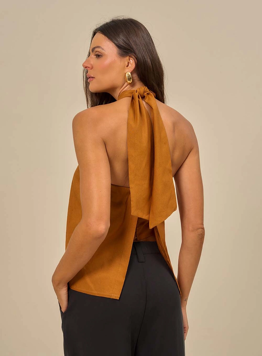 Blusa Feminina Básica Com Detalhe Na Gola Marrom Souisy