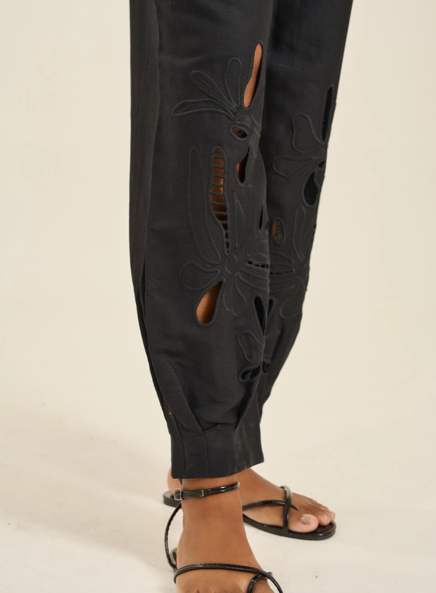 Calça Alfaiataria Linho Com Bordados Preto Souisy