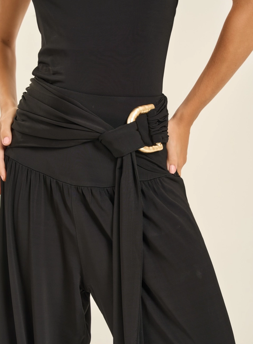Calça Pantalona Com Detalhe Fivela Preto Souisy