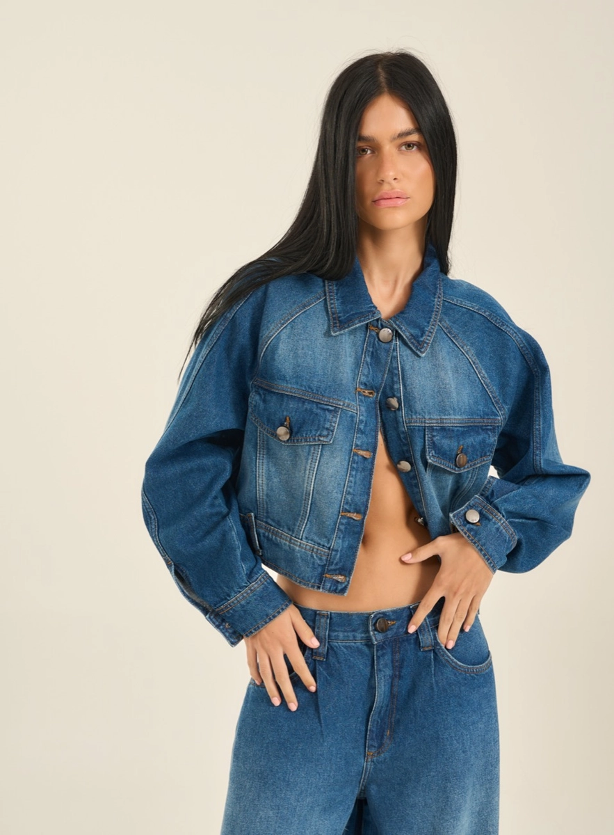 Jaqueta Jeans Cropped Com Mangas Marcadas Índigo Souisy