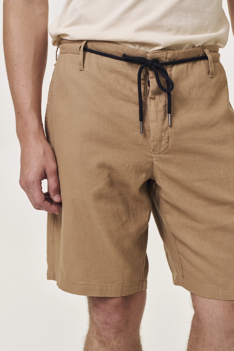 Bermuda Alfaiataria Masculina Regular Marrom Lcecci