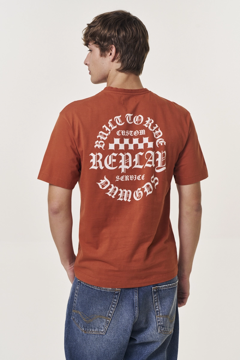 Camiseta Masculina Relaxed Detalhe Costas Marrom Replay