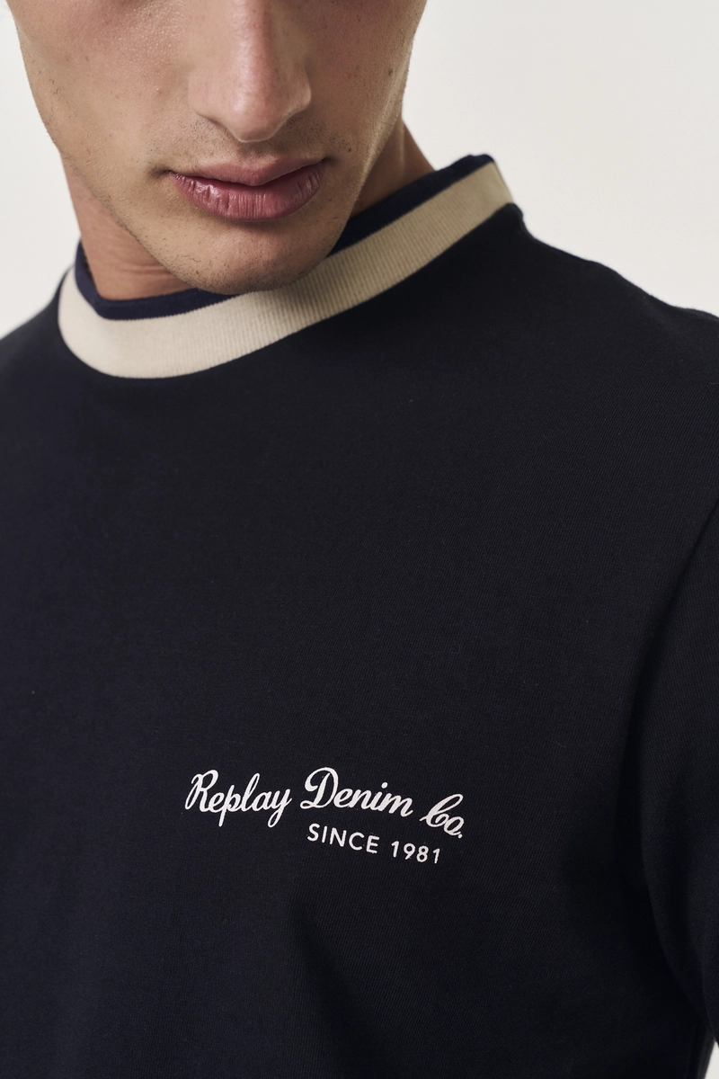 Camiseta Masculina Regular Detalhe Costas Preto Replay